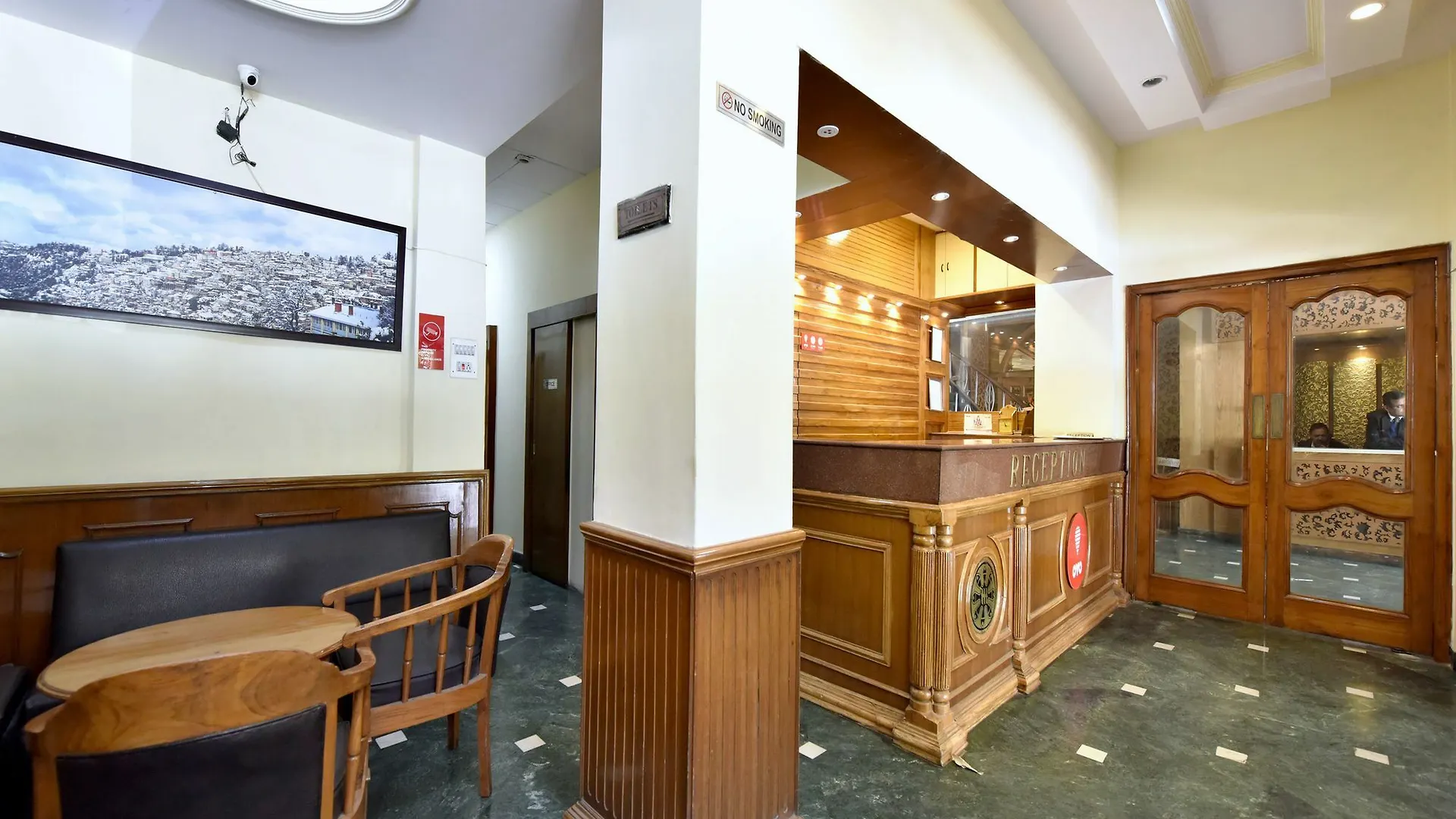 *** Hotel Oyo 14098 R R Homes Gurgáon Indie