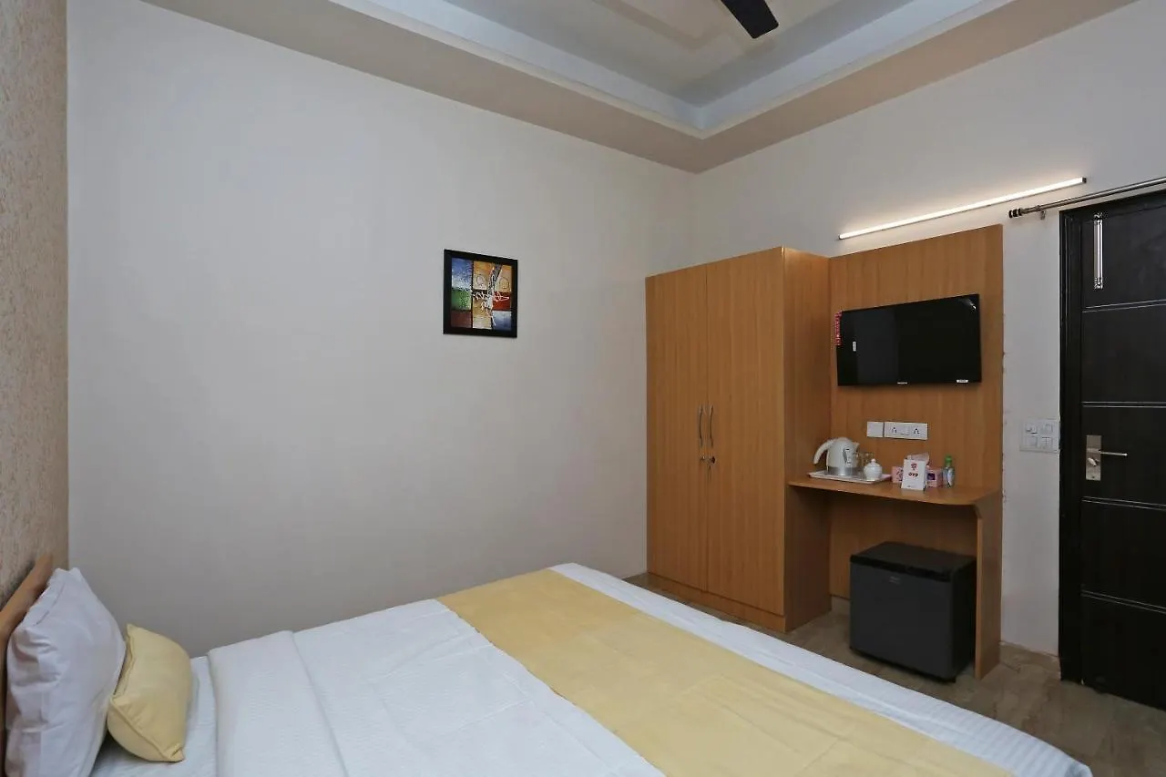 Oyo 14098 R R Homes Gurgaon India