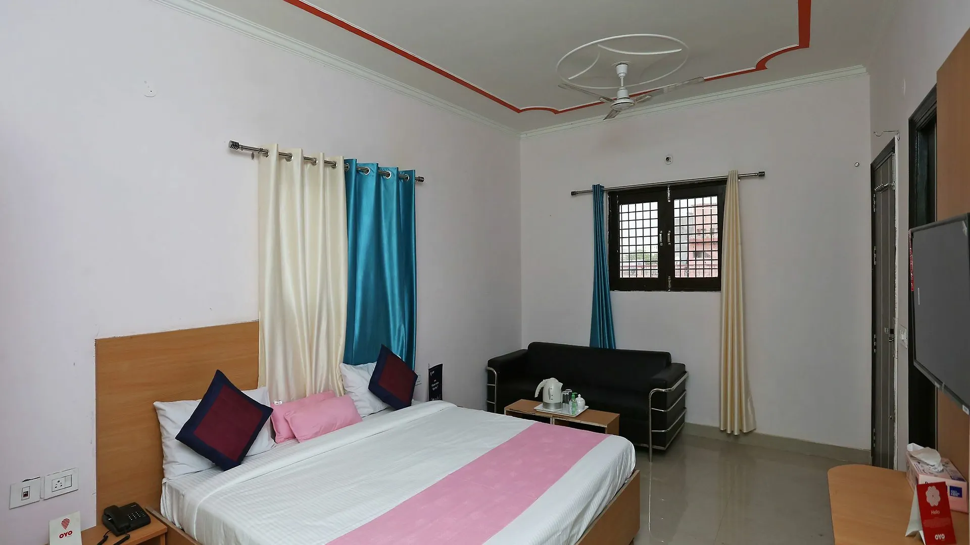 Hotel Oyo 14098 R R Homes Gurgaon