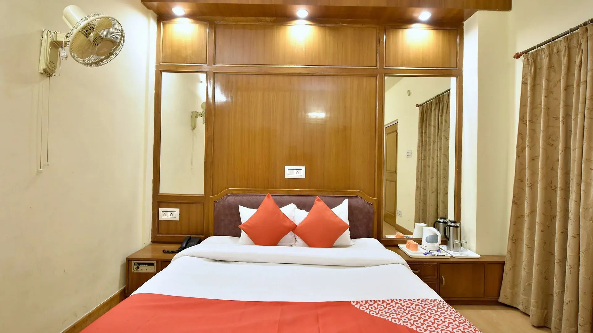 Oyo 14098 R R Homes Gurgaon India