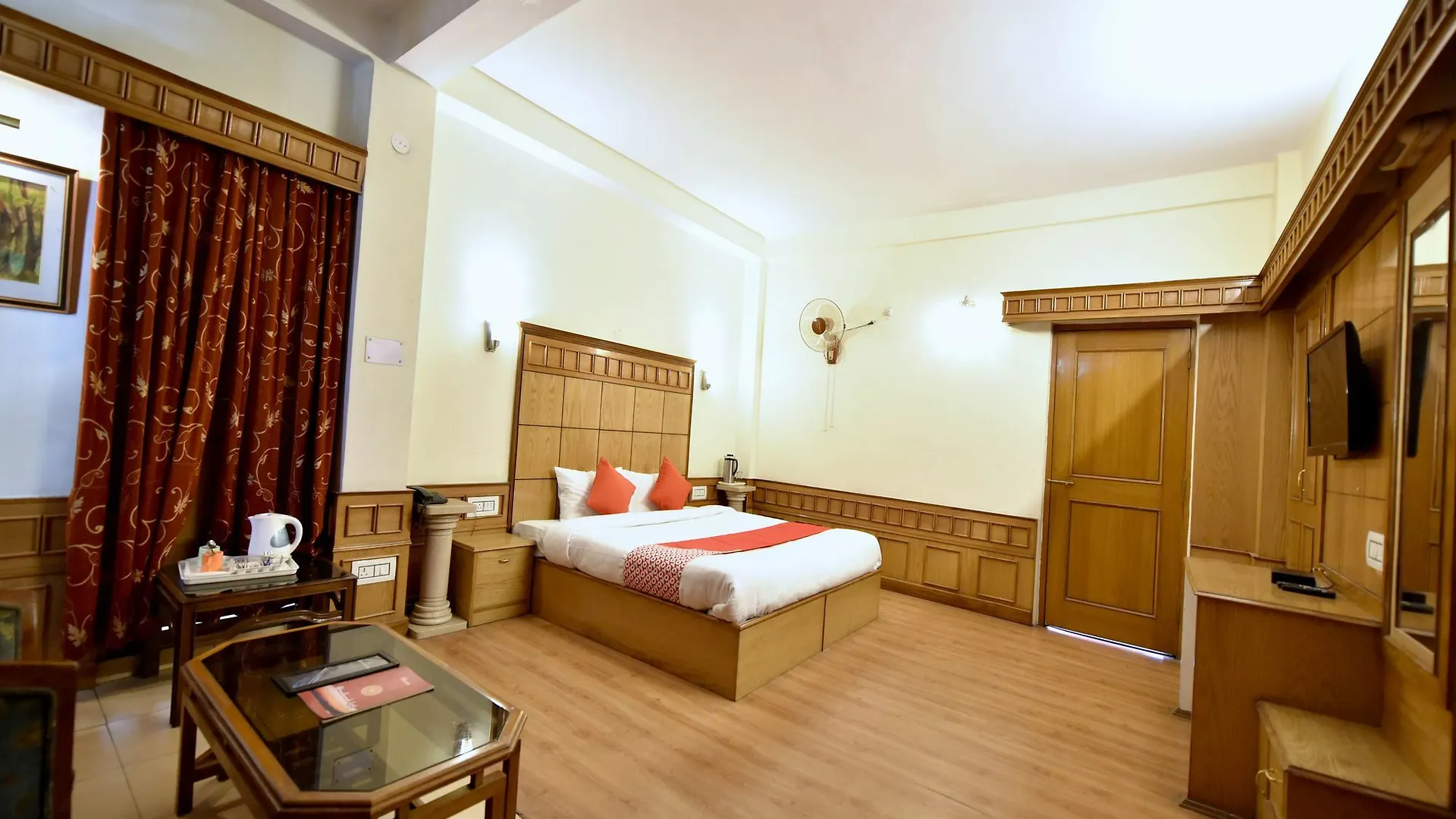 Oyo 14098 R R Homes Gurgaon Hotel