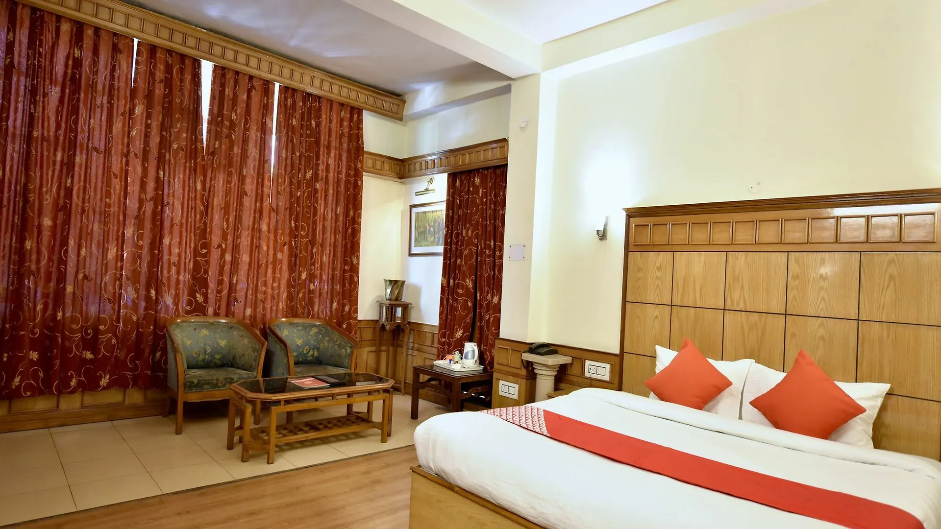 Oyo 14098 R R Homes Gurgaon Hotel