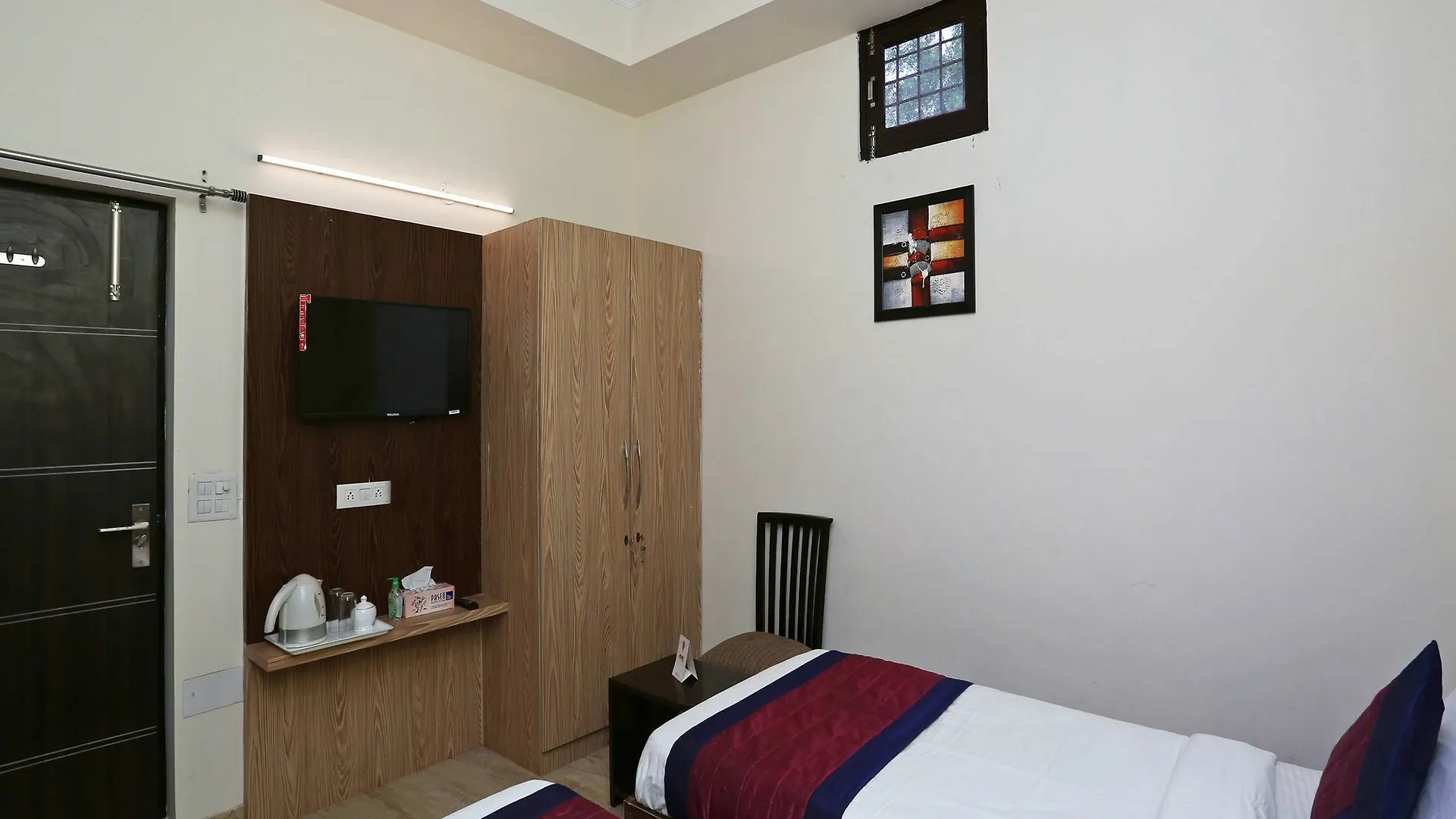 Hotel Oyo 14098 R R Homes Gurgaon