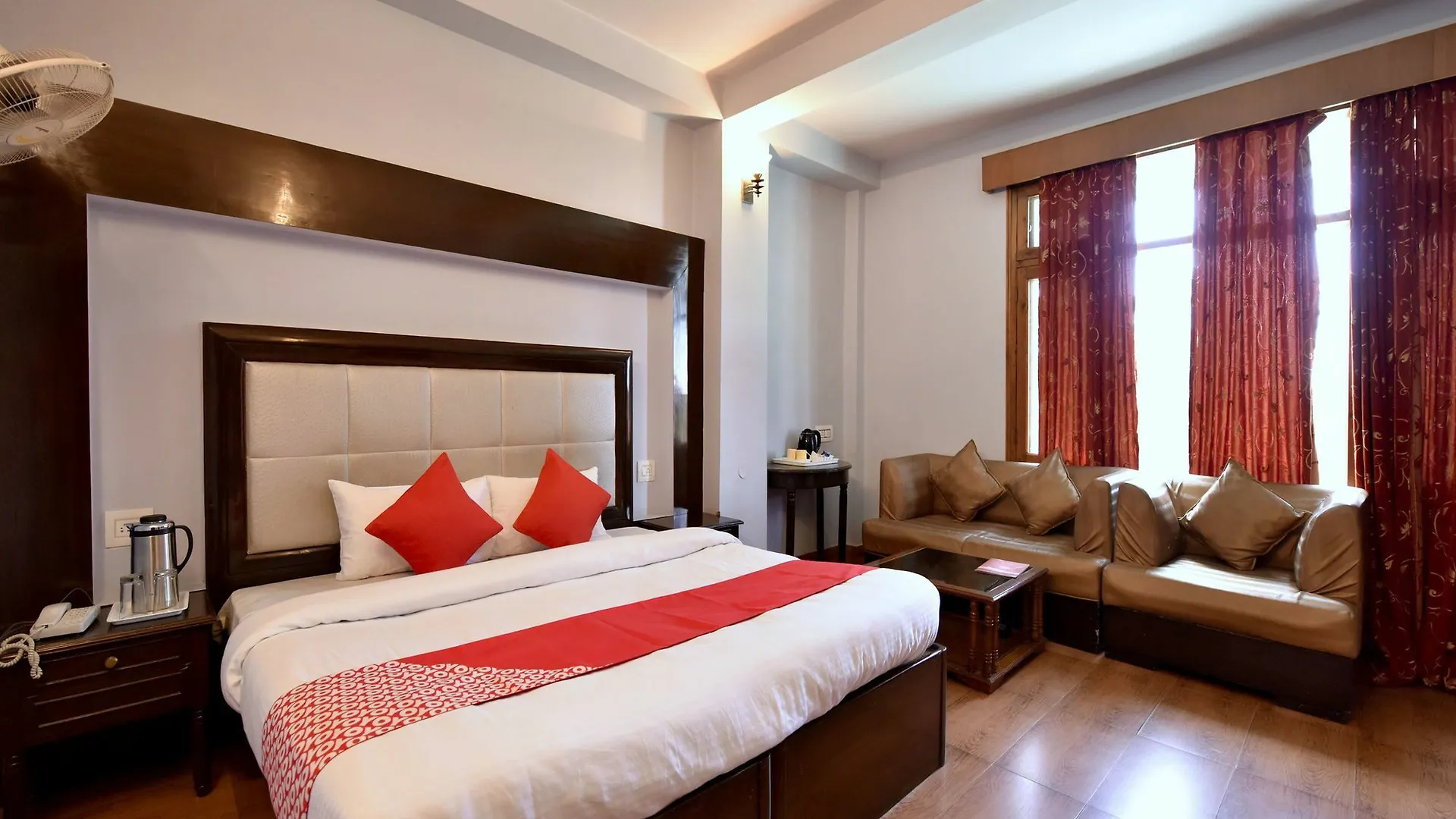 Oyo 14098 R R Homes Gurgaon Hotel