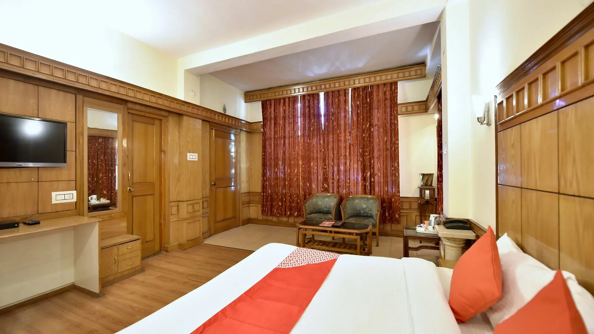 Hotel Oyo 14098 R R Homes Gurgaon